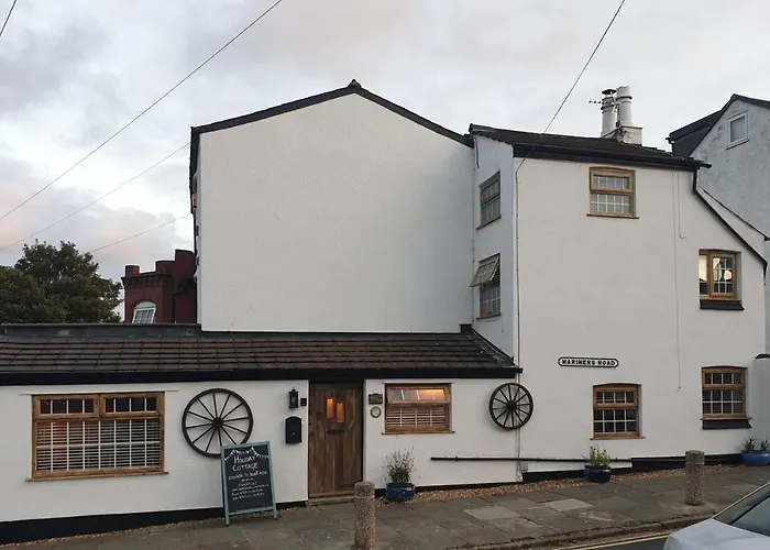 Stunning Quirky 2-Bed Cottage In New Brighton
